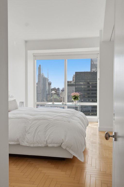845 United Nations Plaza, Unit 61D photo 27