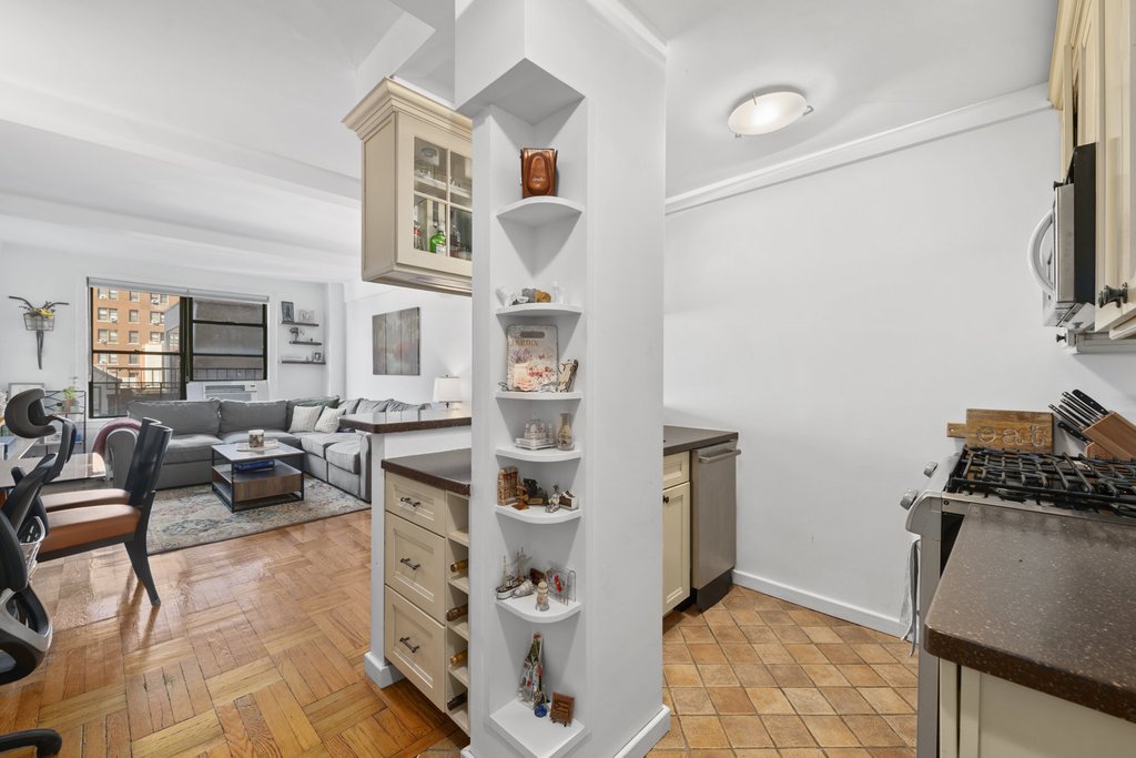 235 West 102nd Street, Unit 8O photo 4
