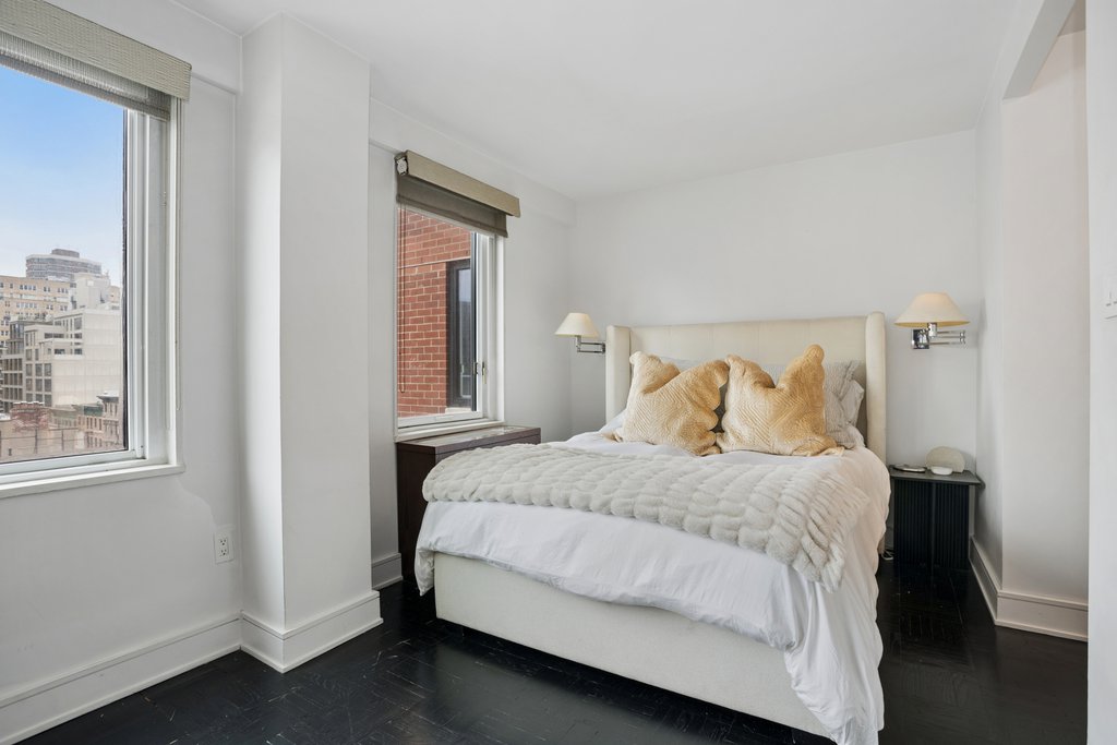 201 East 25th Street, Unit 10L photo 2