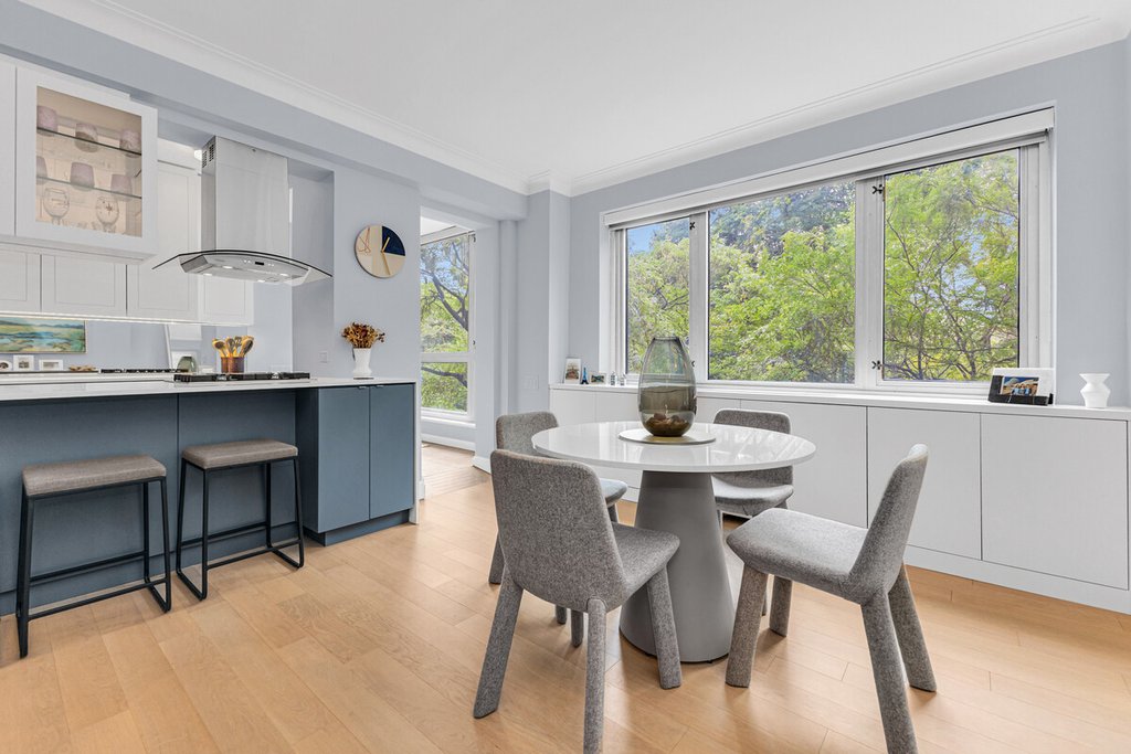 923 Fifth Avenue, Unit 4B photo 2