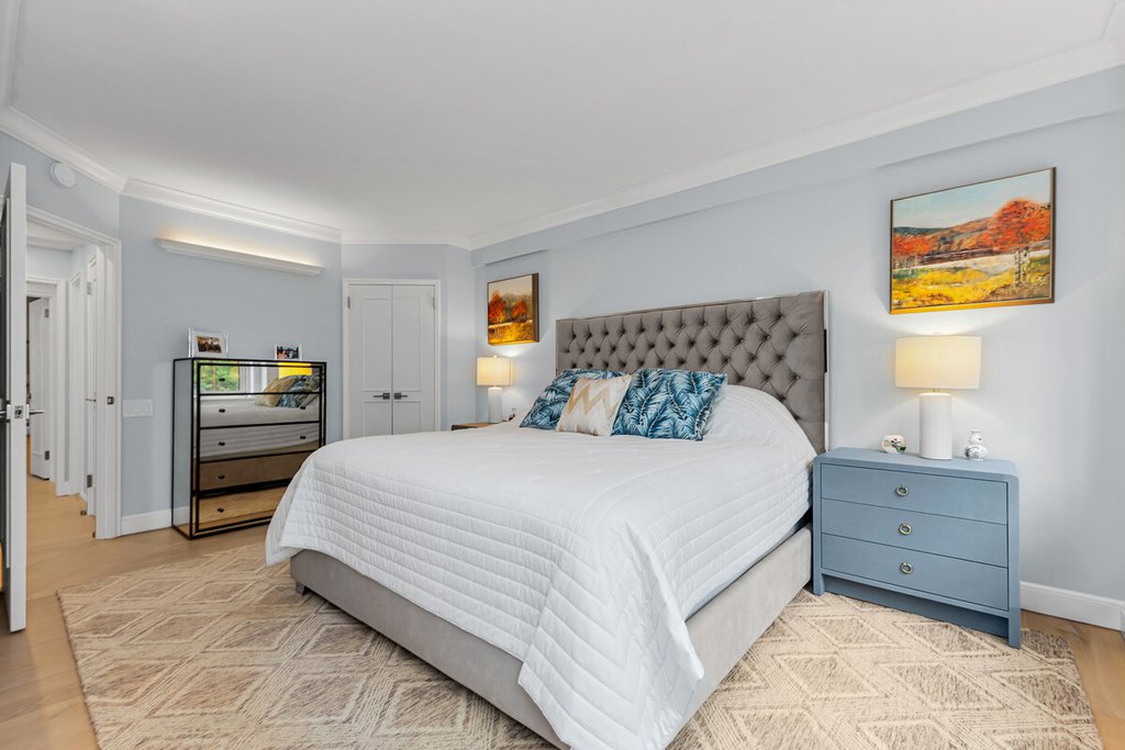 923 Fifth Avenue, Unit 4B photo 9