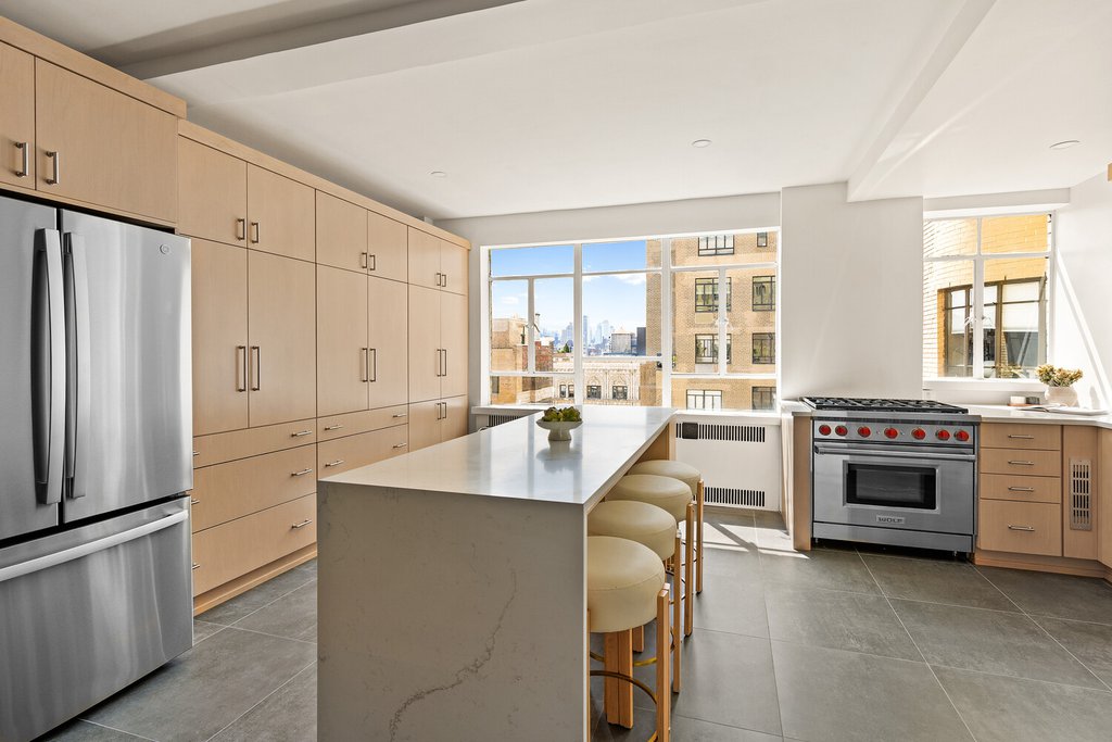 140 Riverside Drive, Unit 17LN photo 4