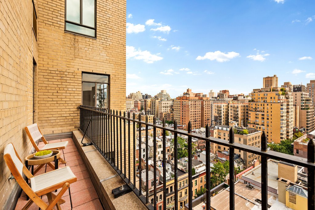140 Riverside Drive, Unit 17LN photo 9