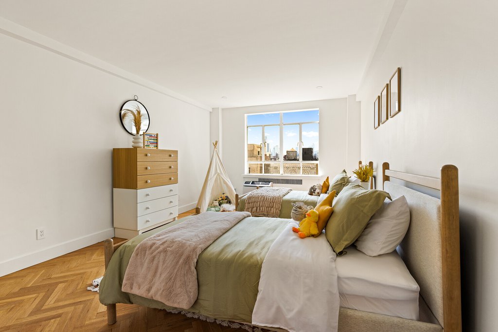 140 Riverside Drive, Unit 17LN photo 12