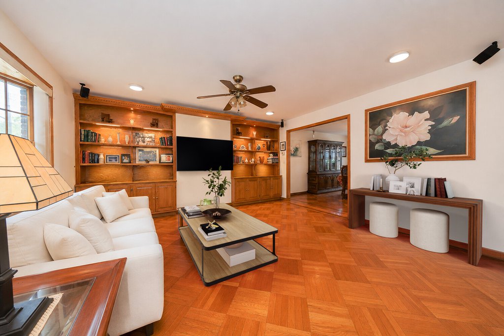 2026 Ford Street – For Sale photo 2