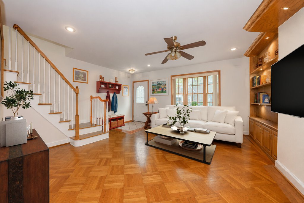 2026 Ford Street – For Sale photo 3