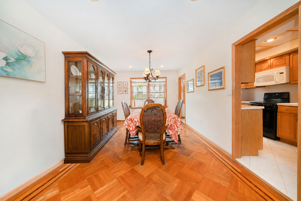 2026 Ford Street – For Sale photo 4