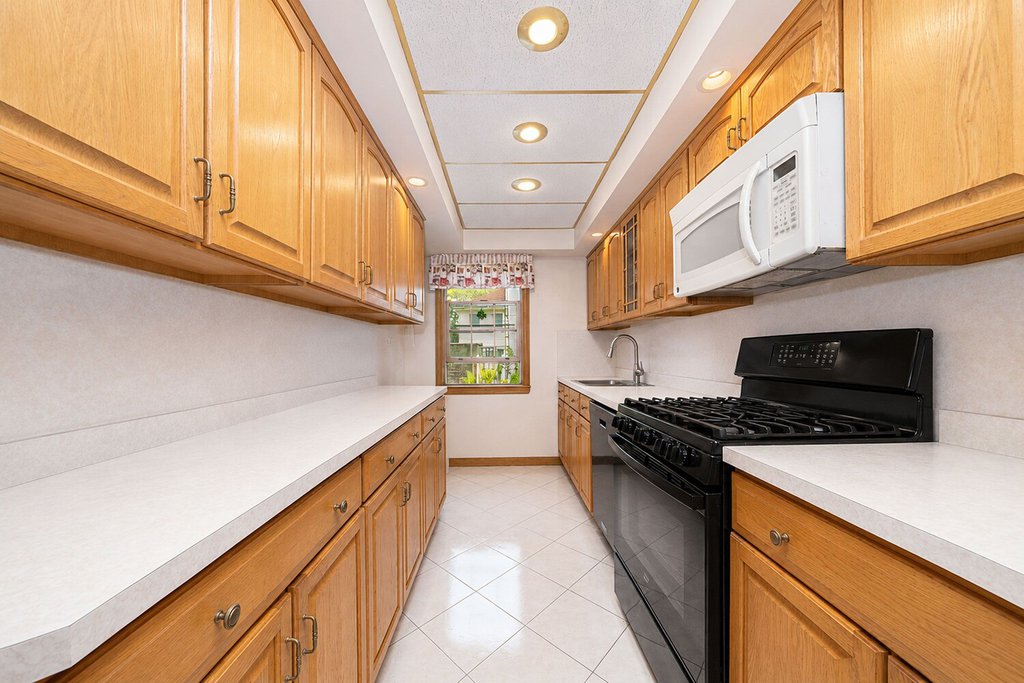 2026 Ford Street – For Sale photo 5