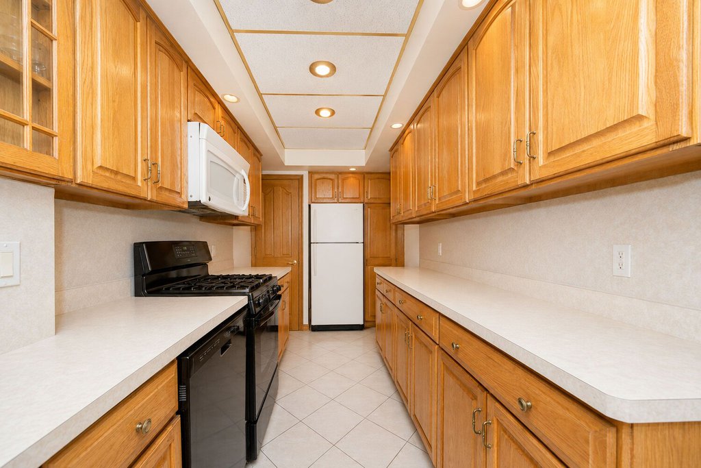 2026 Ford Street – For Sale photo 6
