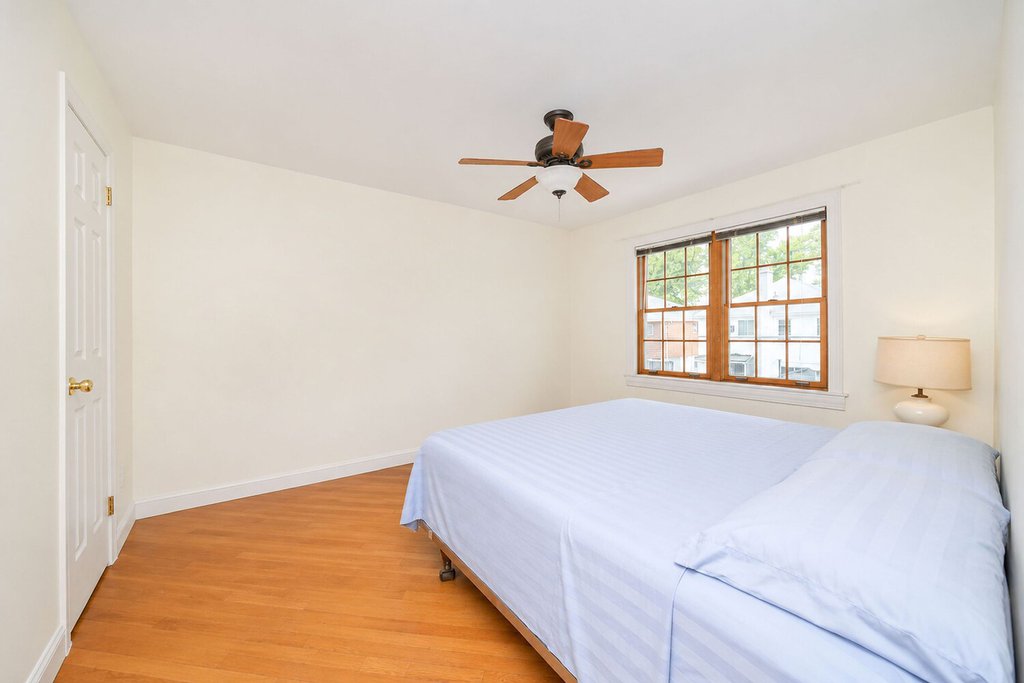 2026 Ford Street – For Sale photo 8