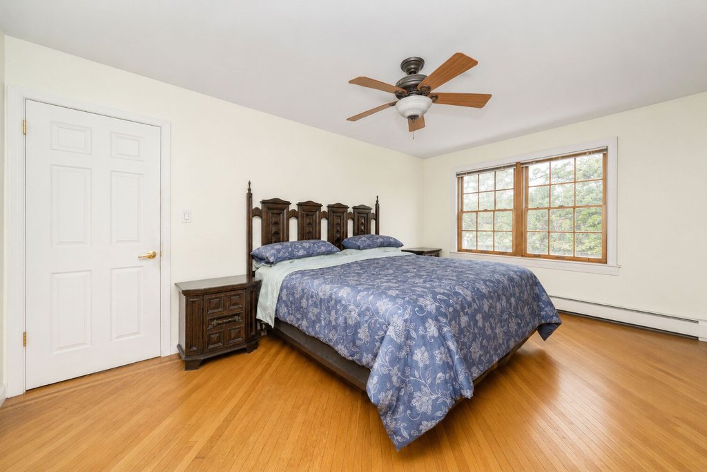 2026 Ford Street – For Sale photo 9