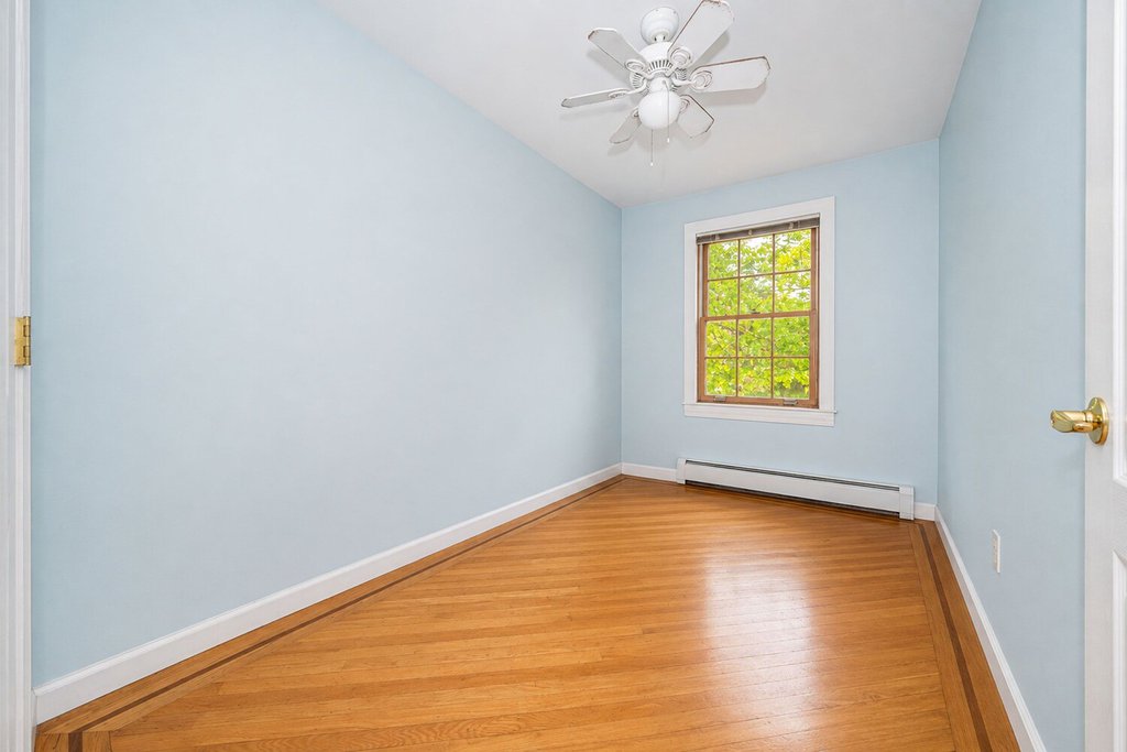 2026 Ford Street – For Sale photo 10