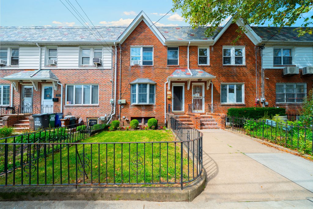 2026 Ford Street – For Sale photo 12