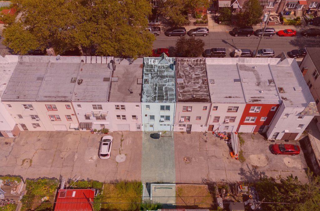 2026 Ford Street – For Sale photo 15