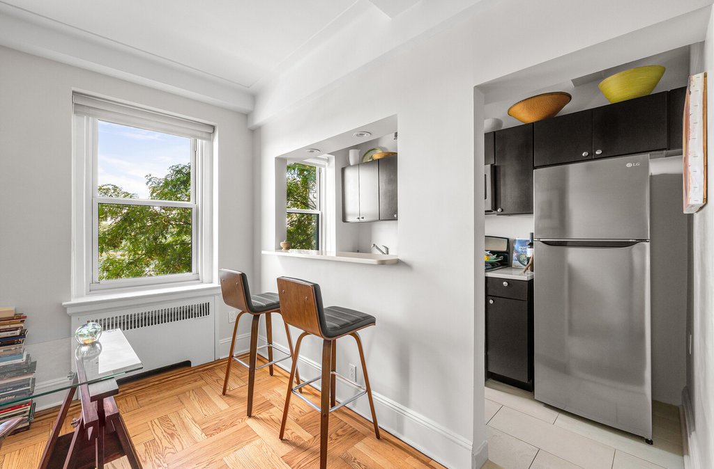 250 Cabrini Boulevard, Unit 2J photo 3