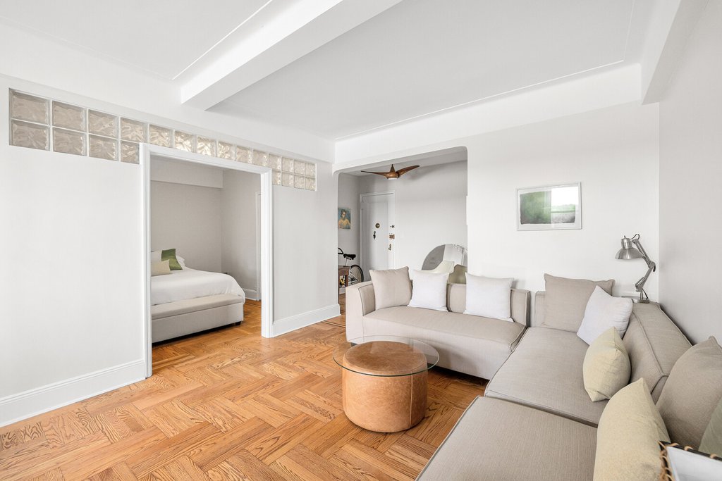 250 Cabrini Boulevard, Unit 2J photo 6