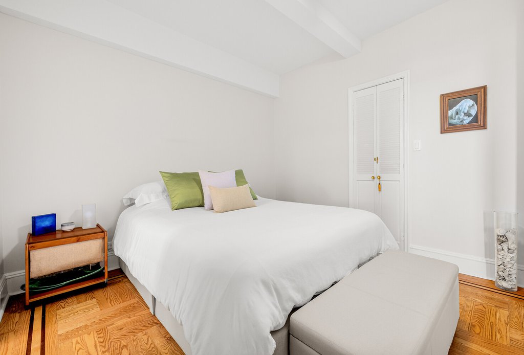 250 Cabrini Boulevard, Unit 2J photo 7