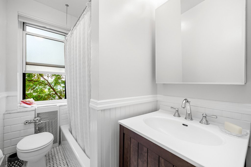 250 Cabrini Boulevard, Unit 2J photo 10