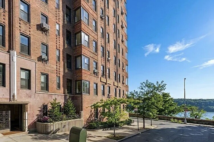 250 Cabrini Boulevard, Unit 2J photo 13