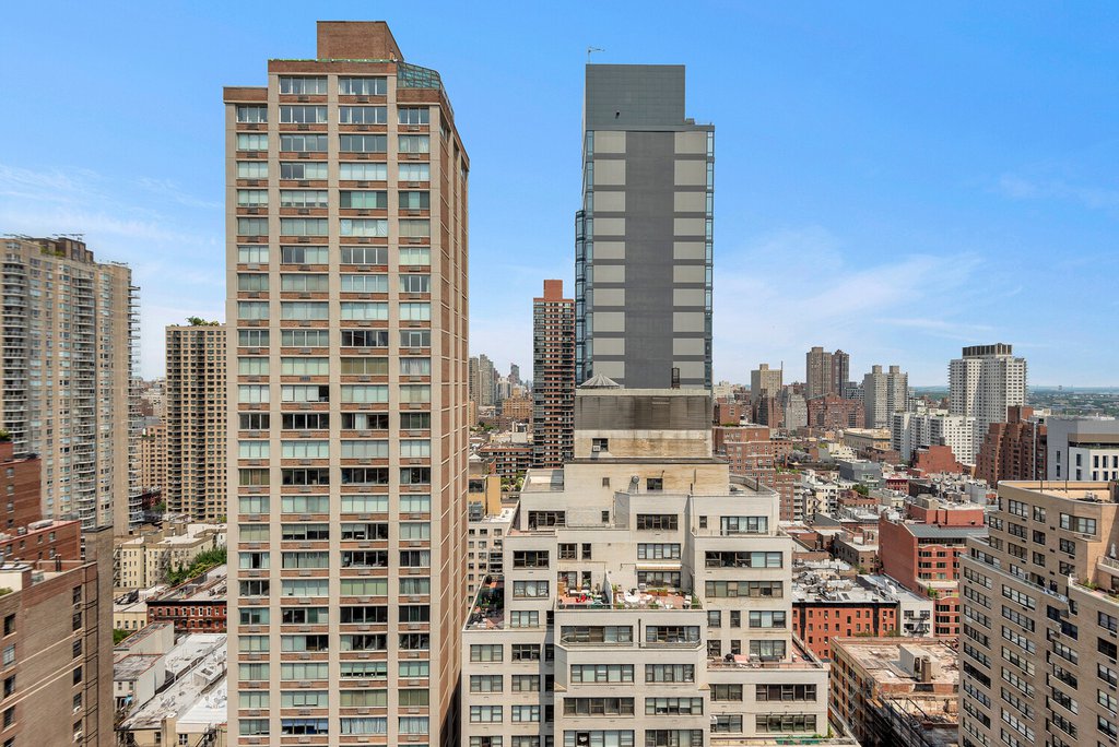 360 East 72nd Street, Unit C2603 photo 3