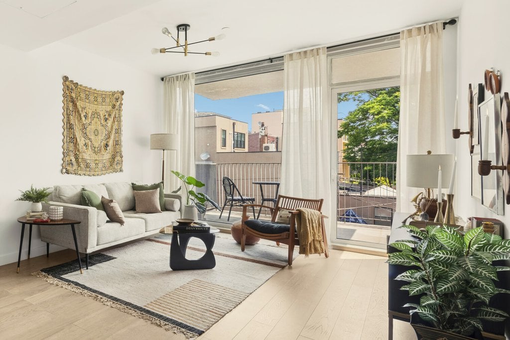 632 Lorimer Street, Unit 301