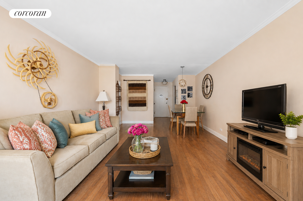209 East 56th Street, Unit 9E photo 2