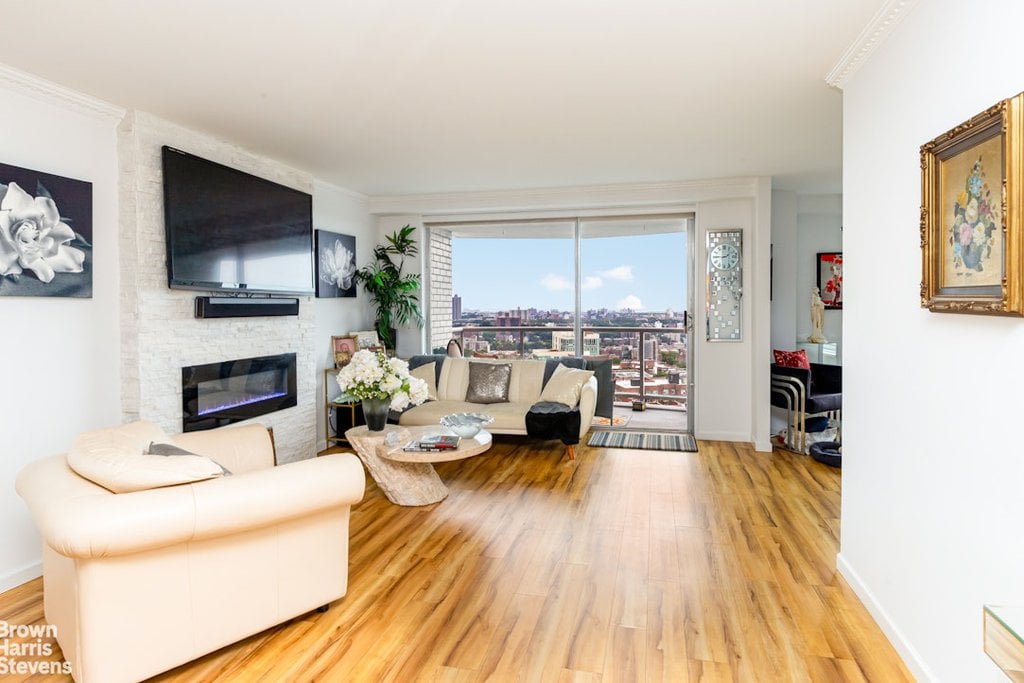 3333 Henry Hudson Parkway, Unit 20D photo 2