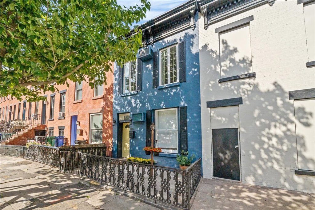 95 2nd Street – For Sale