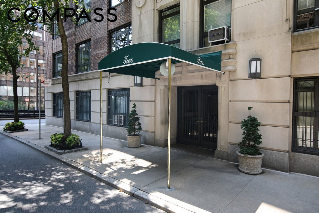 2 Beekman Place, Unit 10F photo 12