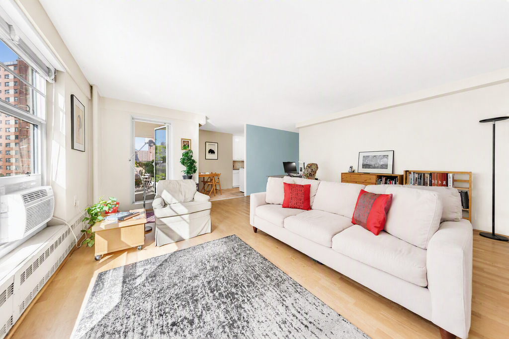 80 La Salle Street, Unit 8A photo 2