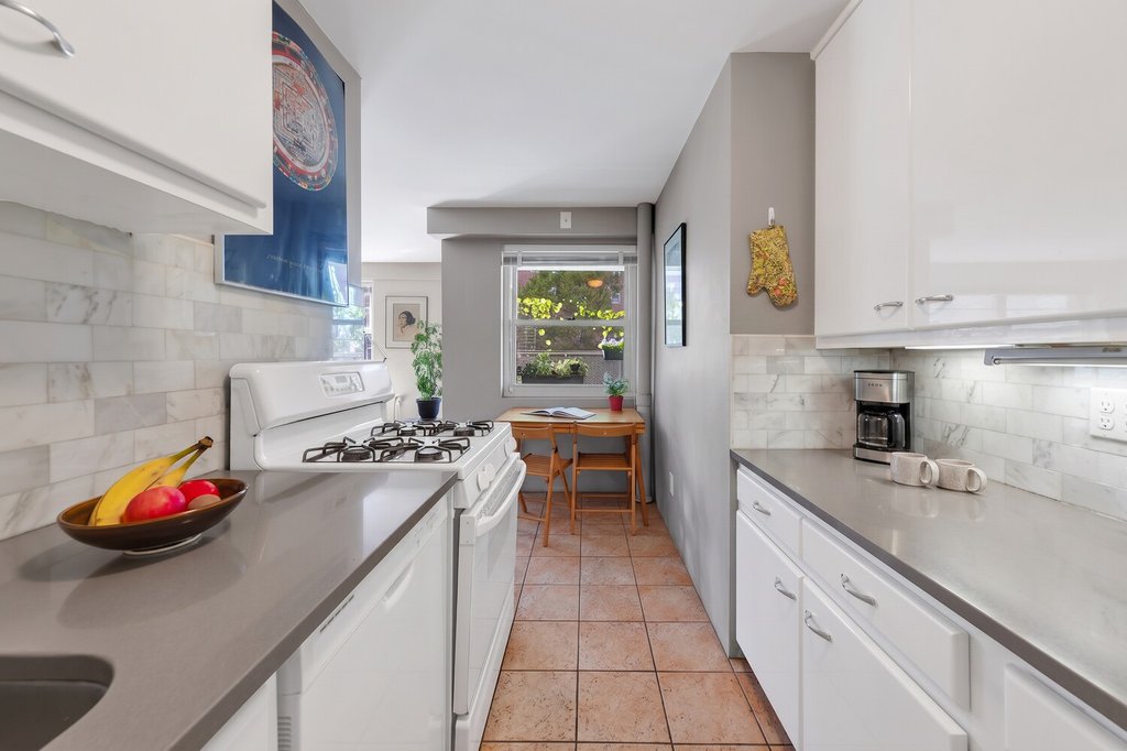 80 La Salle Street, Unit 8A photo 3