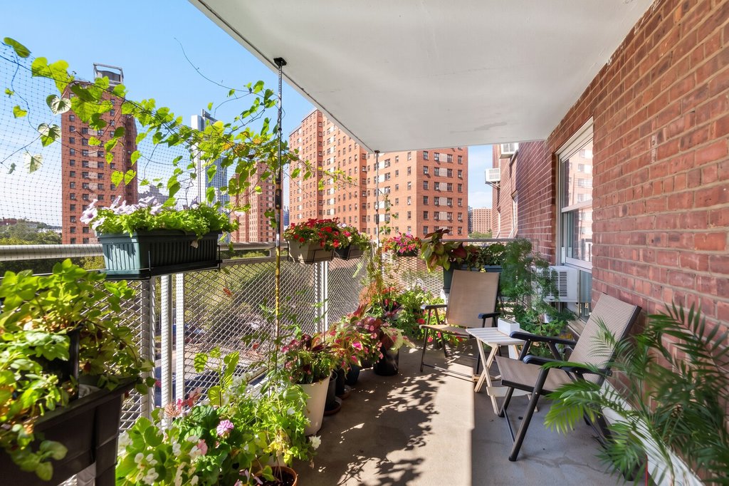 80 La Salle Street, Unit 8A photo 5