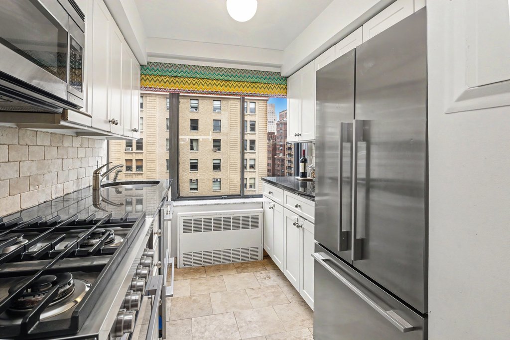 900 Park Avenue, Unit 14C photo 3