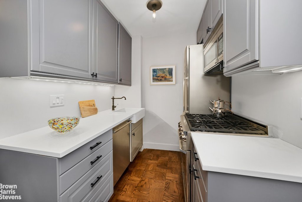 10 West 66th Street, Unit 10H photo 4