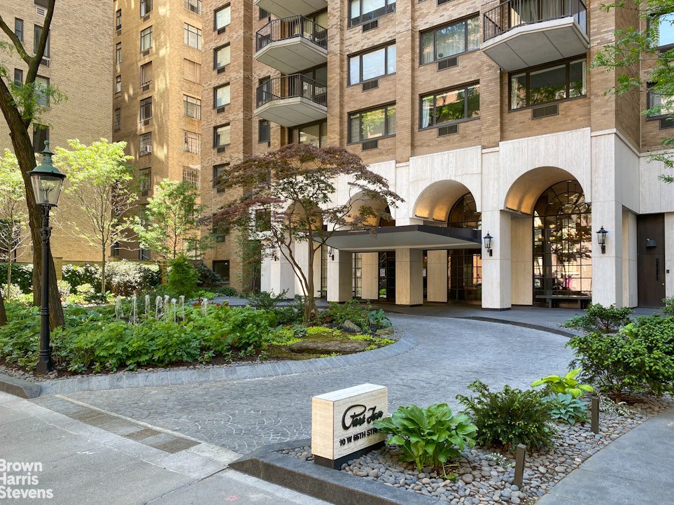10 West 66th Street, Unit 10H photo 7
