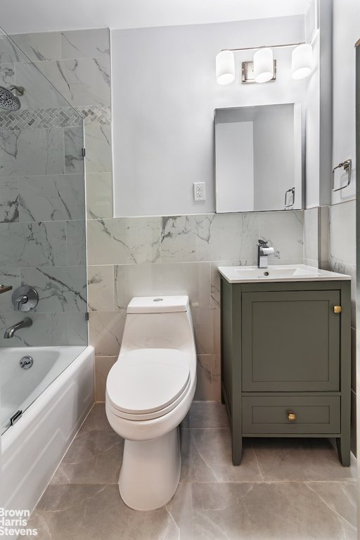 225 East 36th Street, Unit 2G photo 8