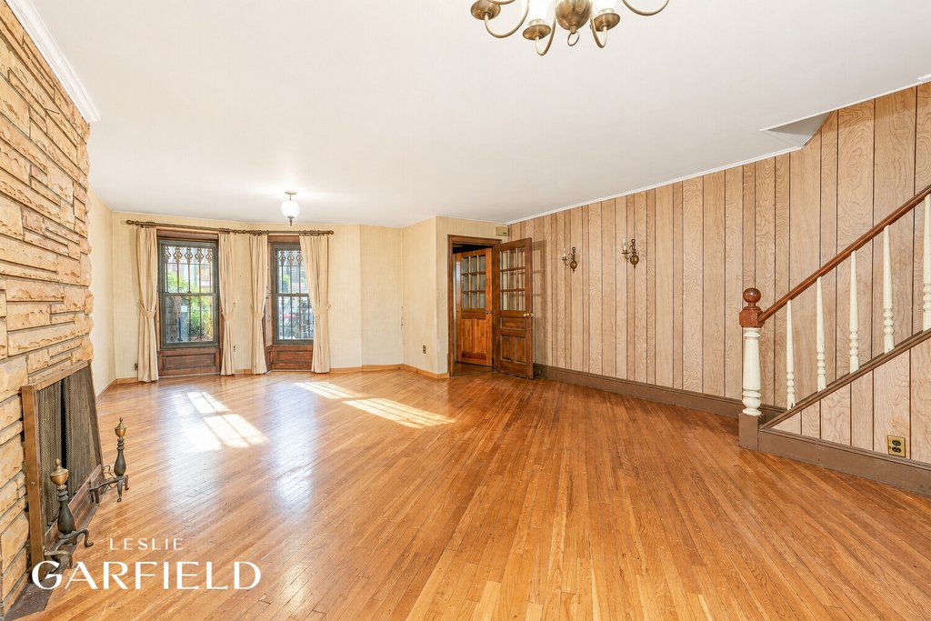 472 10th Street – For Sale photo 4