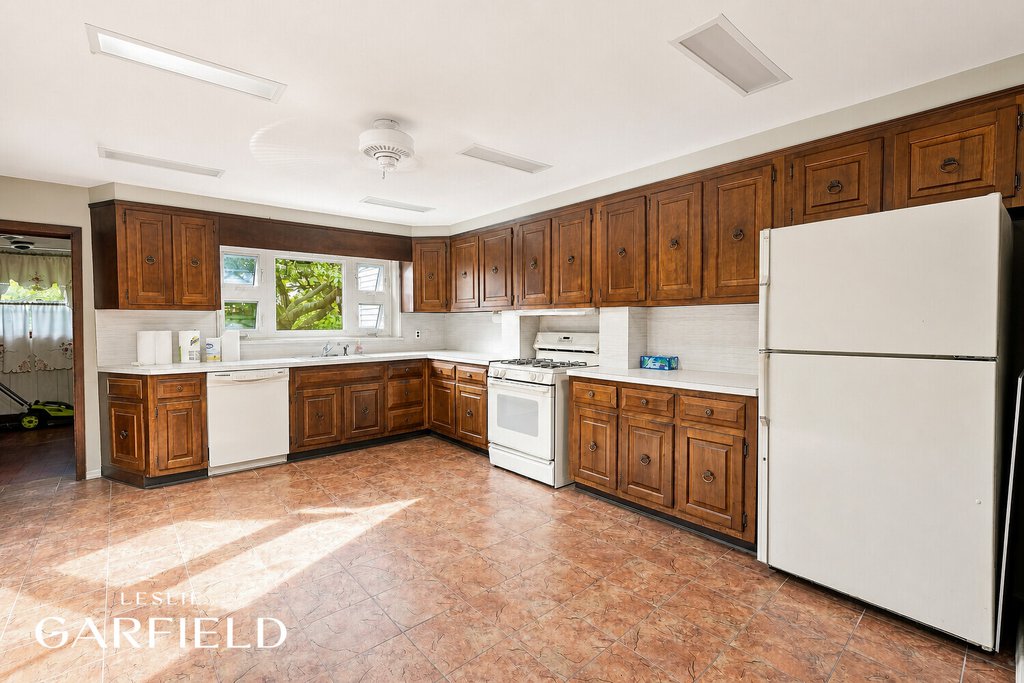 472 10th Street – For Sale photo 6