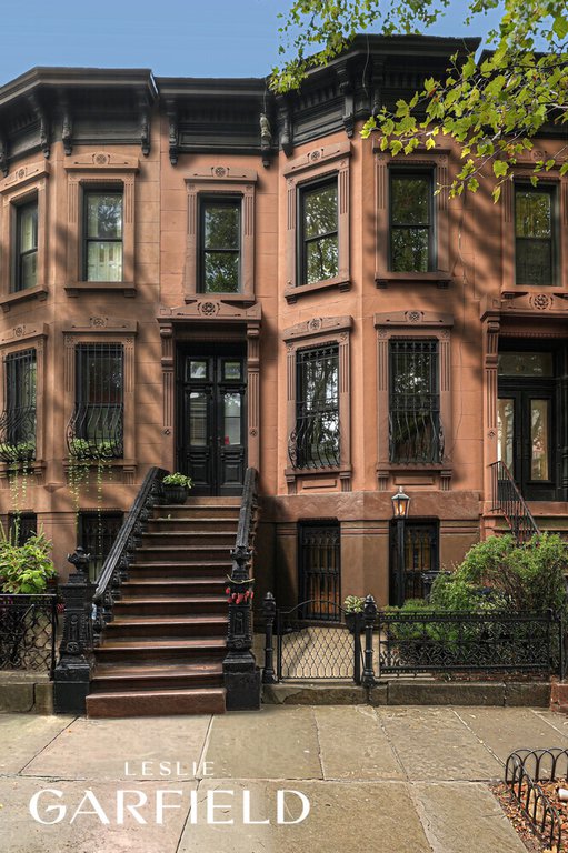 472 10th Street – For Sale