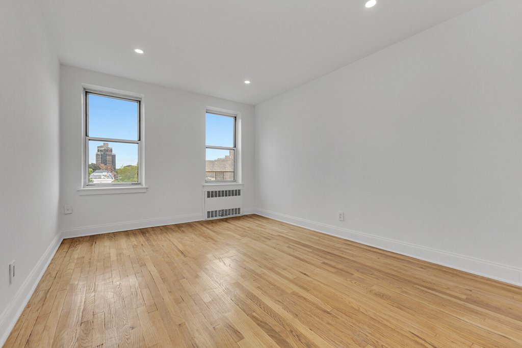 65-35 Yellowstone Boulevard, Unit 6F photo 2