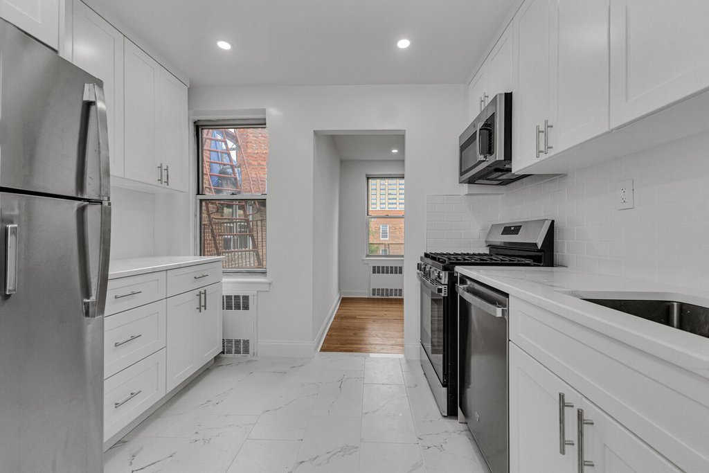 65-35 Yellowstone Boulevard, Unit 6F photo 3