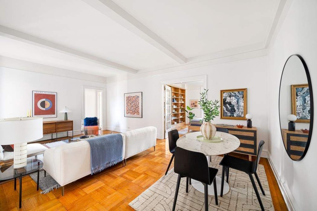 114 West 70th Street, Unit 6B photo 2
