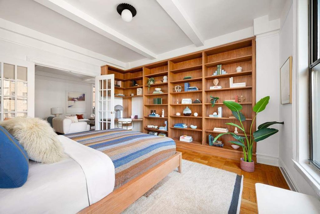 114 West 70th Street, Unit 6B photo 8