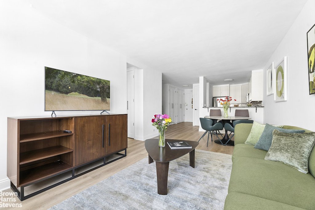 245 East 25th Street, Unit 12L photo 2
