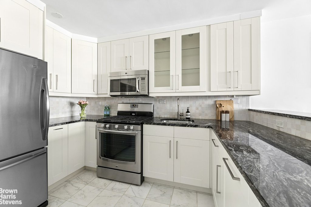 245 East 25th Street, Unit 12L photo 5