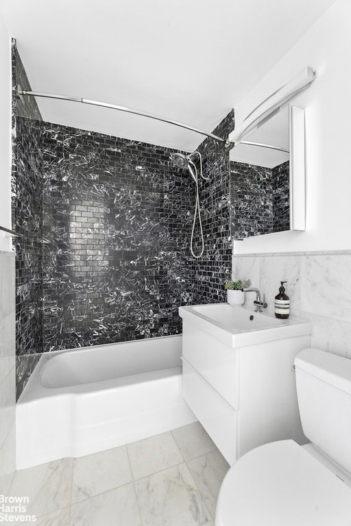 245 East 25th Street, Unit 12L photo 8