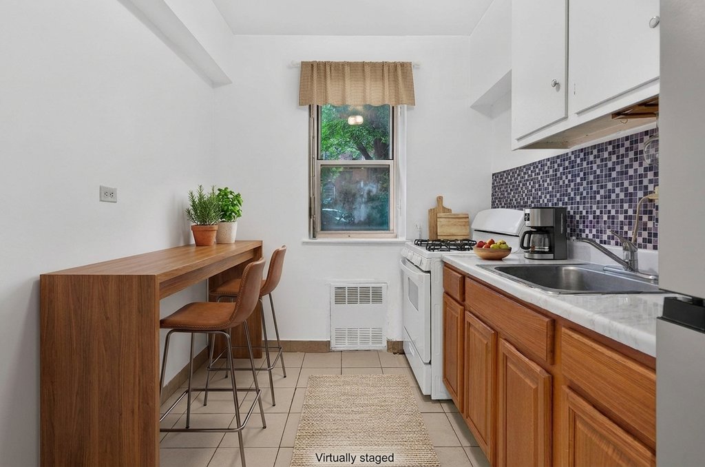 759 East 10th Street, Unit 1B photo 4