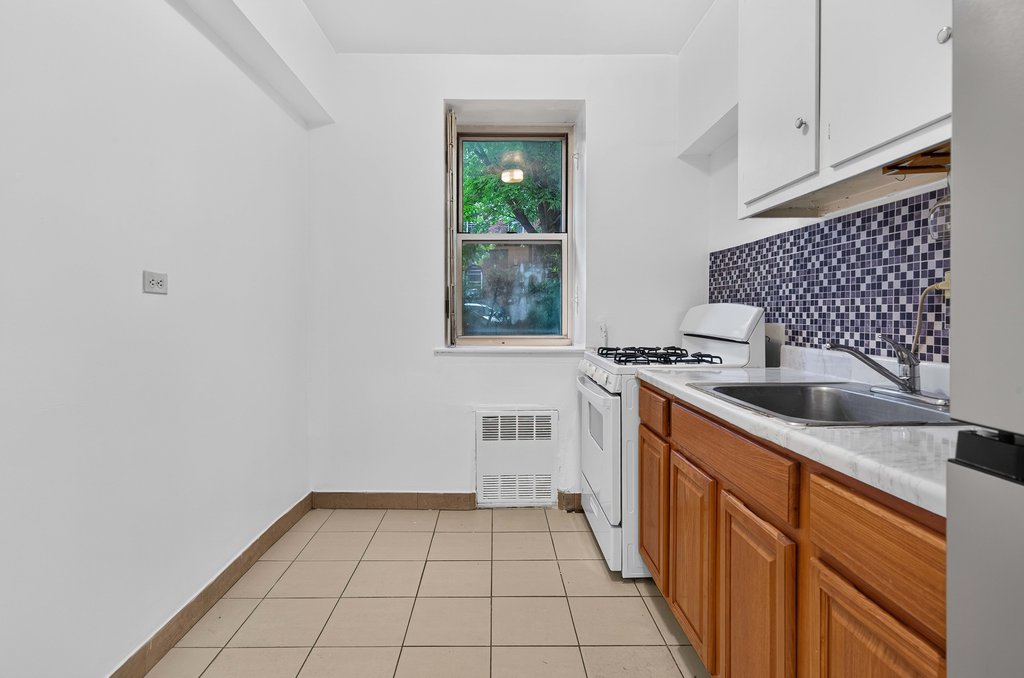 759 East 10th Street, Unit 1B photo 5