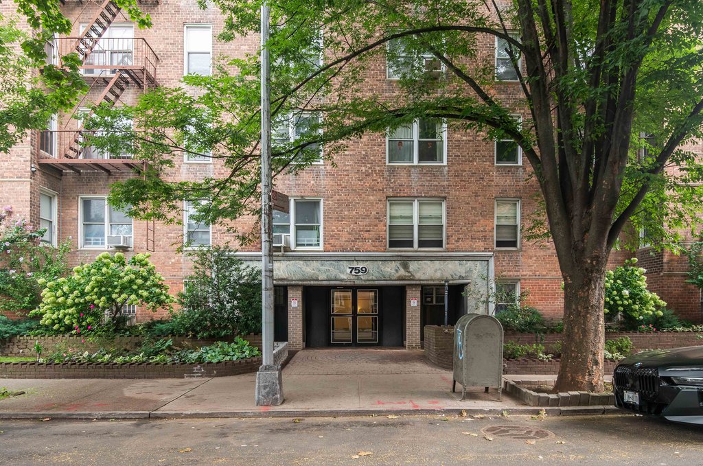 759 East 10th Street, Unit 1B photo 8