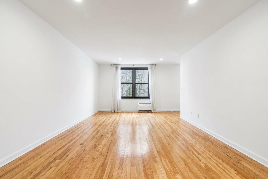 140 Seventh Avenue, Unit 4S photo 3